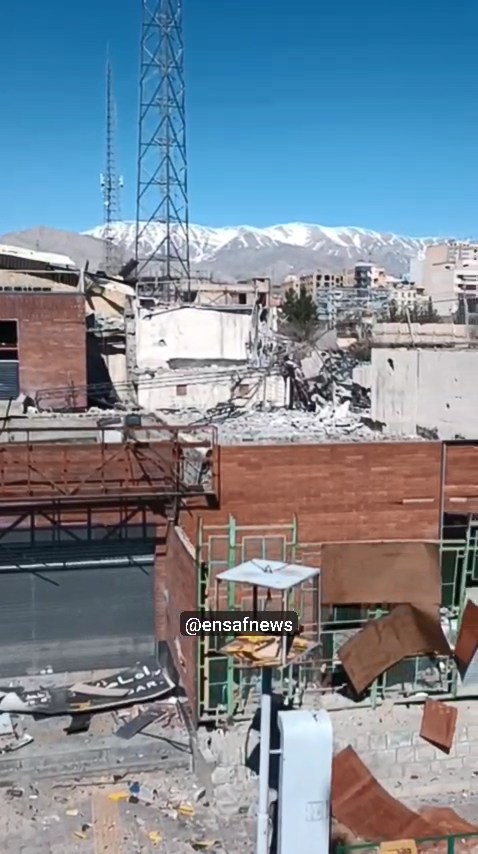 تصاویری از آسیب به بخشی از ساختمان مترو ایستگاه یادگار امام، تهران