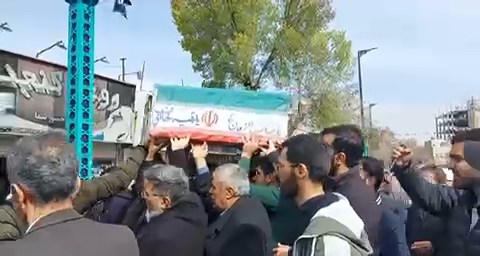 تشییع دختر ۲ ساله در شهرری که در حملات جنایتکارانه دشمنان به شهادت رسید