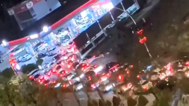 صف بنزین در چین قبل از افزایش قیمت احتمالی