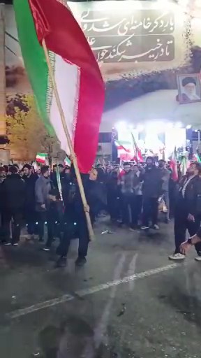 پرچم داری شیر زن ایرانی