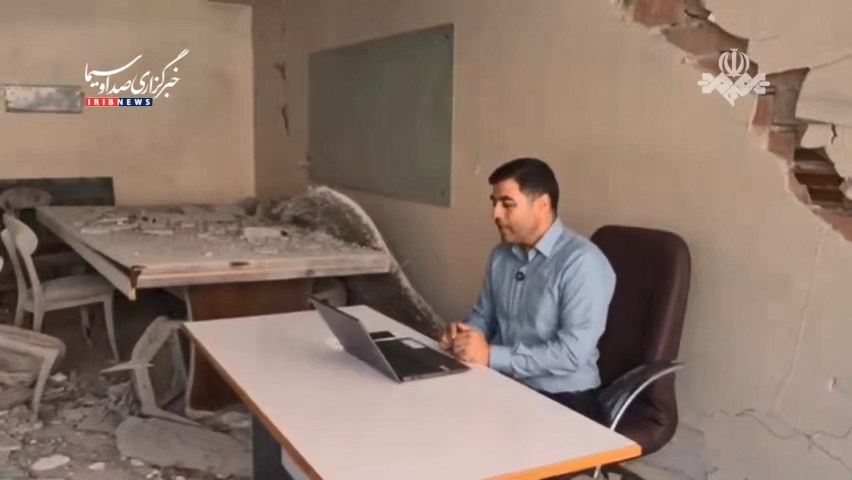 برگزاری کلاس درس توسط استاد شریف دانشگاه شریف در محل تخریب شده این دانشگاه
