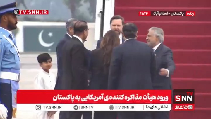 هواپیمای دولتی آمریکا حامل معاون رئیس‌ جمهور آمریکا و دیگر مقامات ارشد این کشور لحظاتی قبل در پایتخت پاکستان به زمین نشست