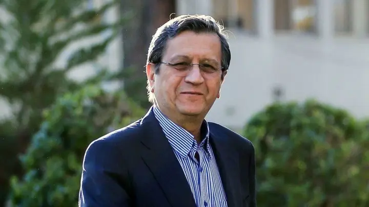همتی: بانک مرکزی مصرف ارز را برای حفظ ذخایر ارزی مدیریت می‌کند