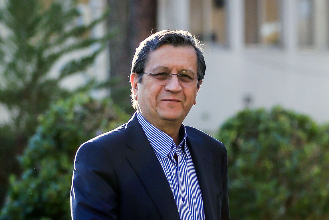 همتی: افزایش ۱۰ درصدی نرخ ارز رقم بالایی نیست