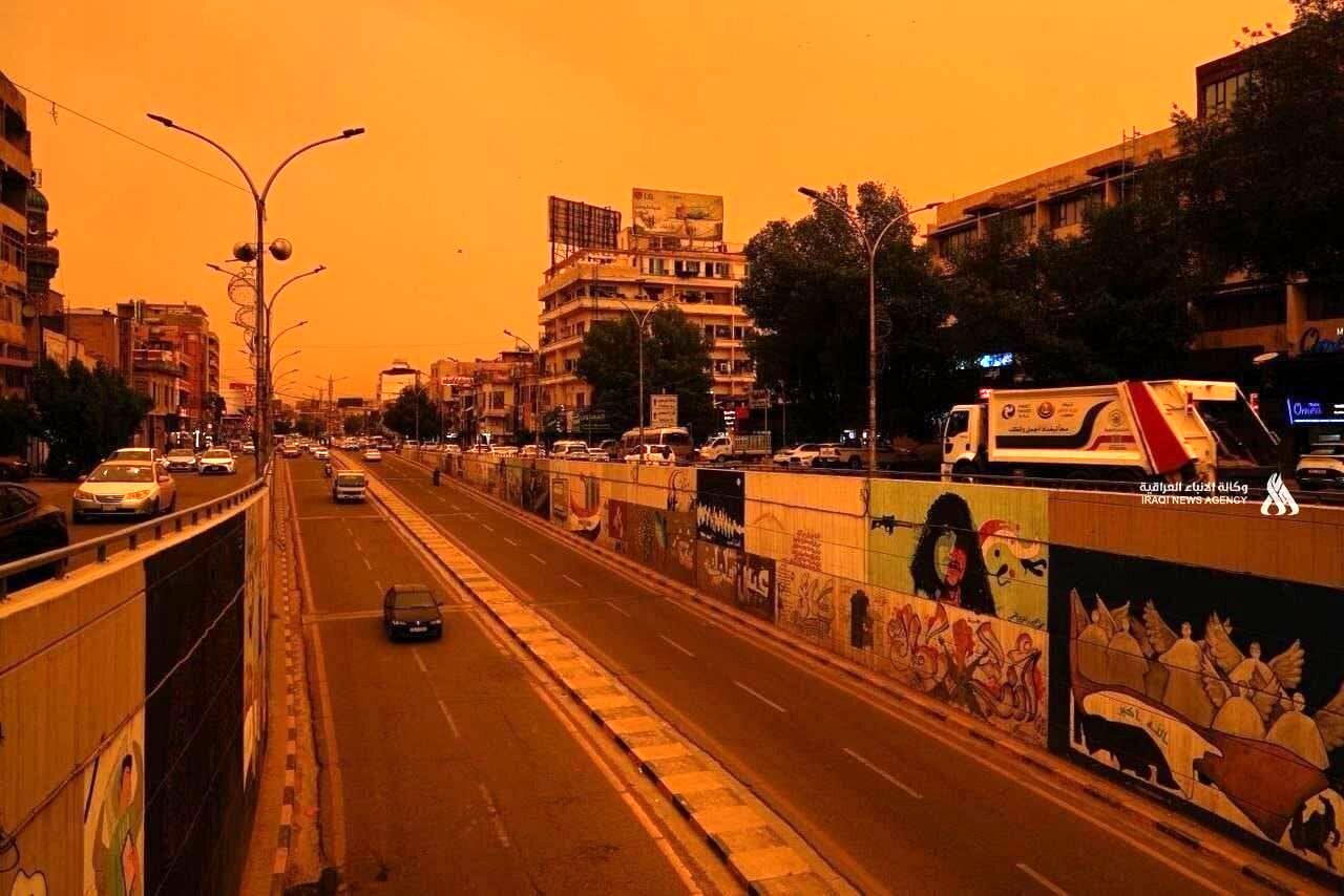 ثبت تصاویری «آخرالزمانی» از آسمان عراق؛ هجوم گرد و غبار چه بود؟