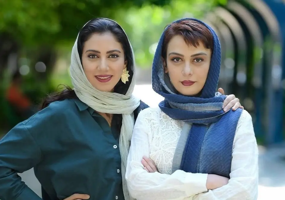 مونا فرجاد: به همین راحتی از بمباران حرف نزنین