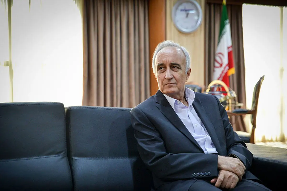 سخنی با مذاکره کنندگان؛ مرعوب شعارها نشوید