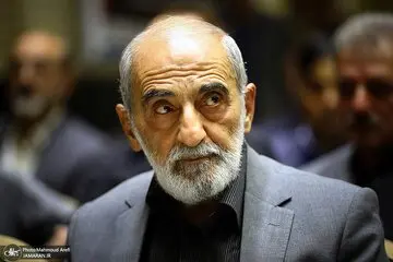 توصیه شریعتمداری به آمریکایی‌ها: ترامپ را ترور کنید!