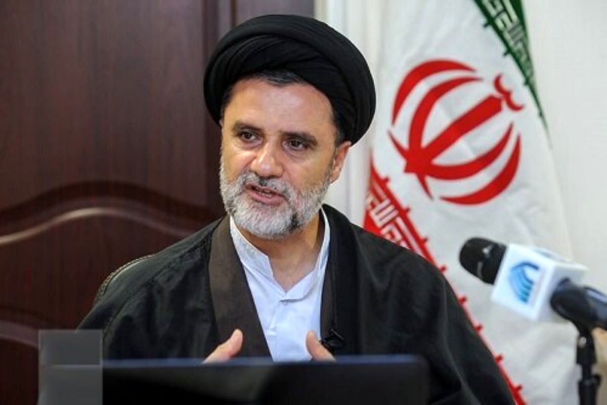 نبویان: عراقچی را از مذاکره بیرون کنید!