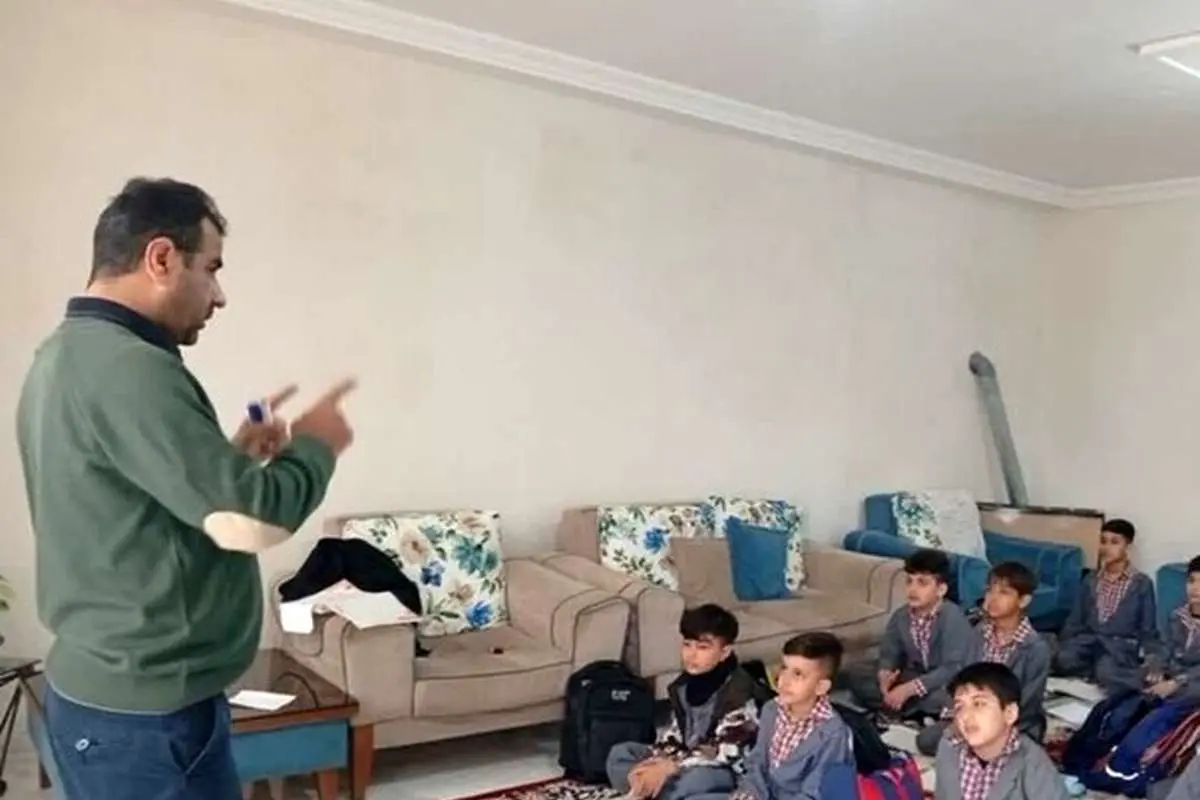ضعف اینترنت، آموزش دانش‌آموزان را به خانه معلمان منتقل کرد