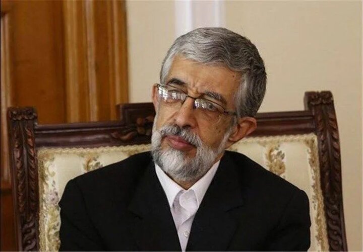 ببینید| واکنش حداد عادل به درخواست مجری تلویزیون درباره رهبر انقلاب