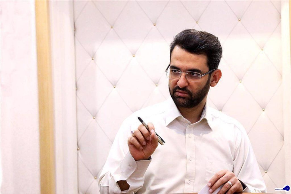آذری جهرمی: اینکه خیال کنند با مداخله نظامی می‌توانند تنگه را باز کنند خیالی باطل است