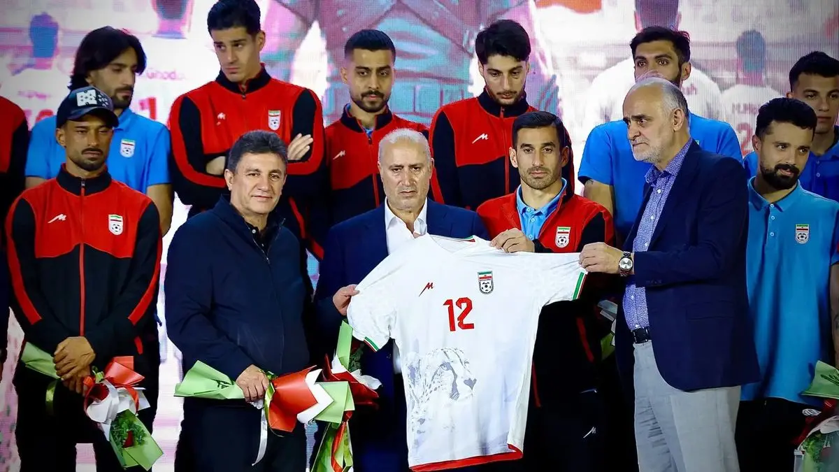 لباس‌ تیم ملی در میدان انقلاب جا ماند؟