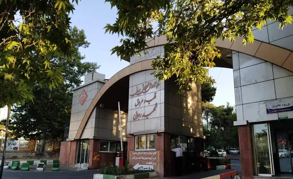 فارس: رعایت حجاب در بیمارستان رجایی جرم است!