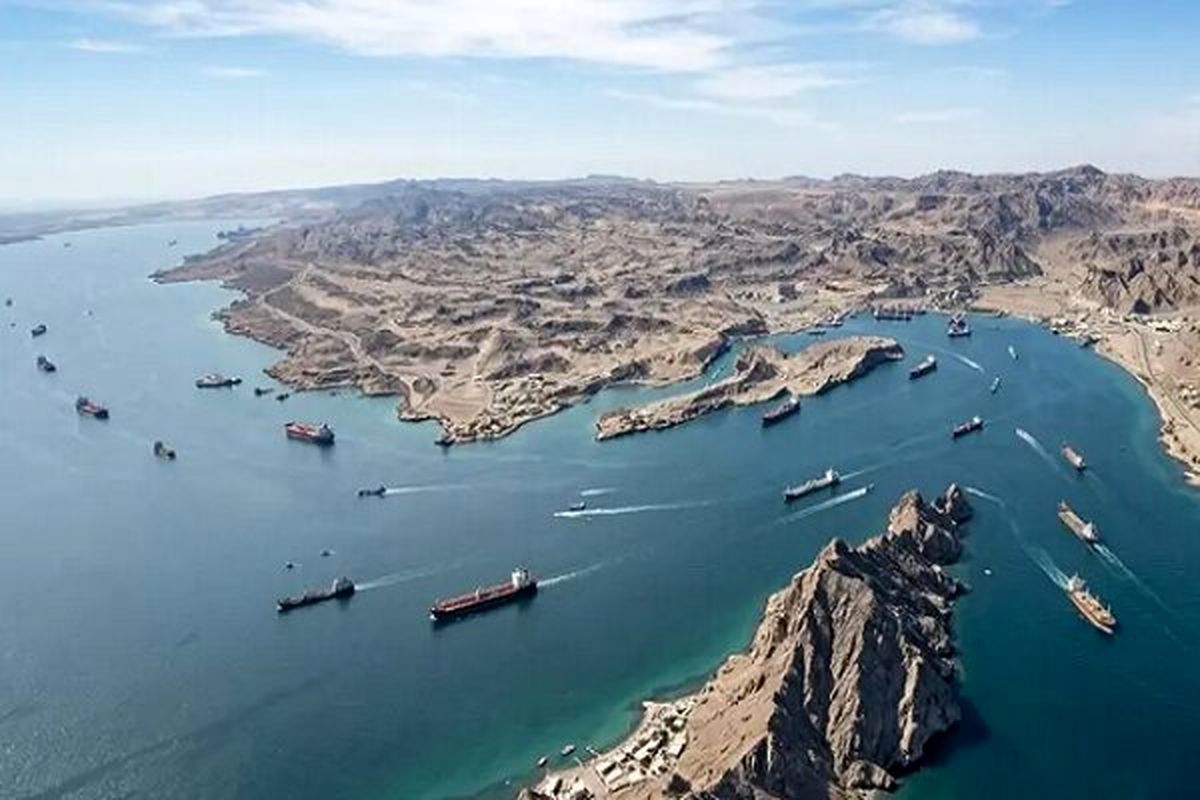 نیویورک تایمز خبر داد: آمریکا کشتی‌ها را در تنگه هرمز هدایت می‌کند