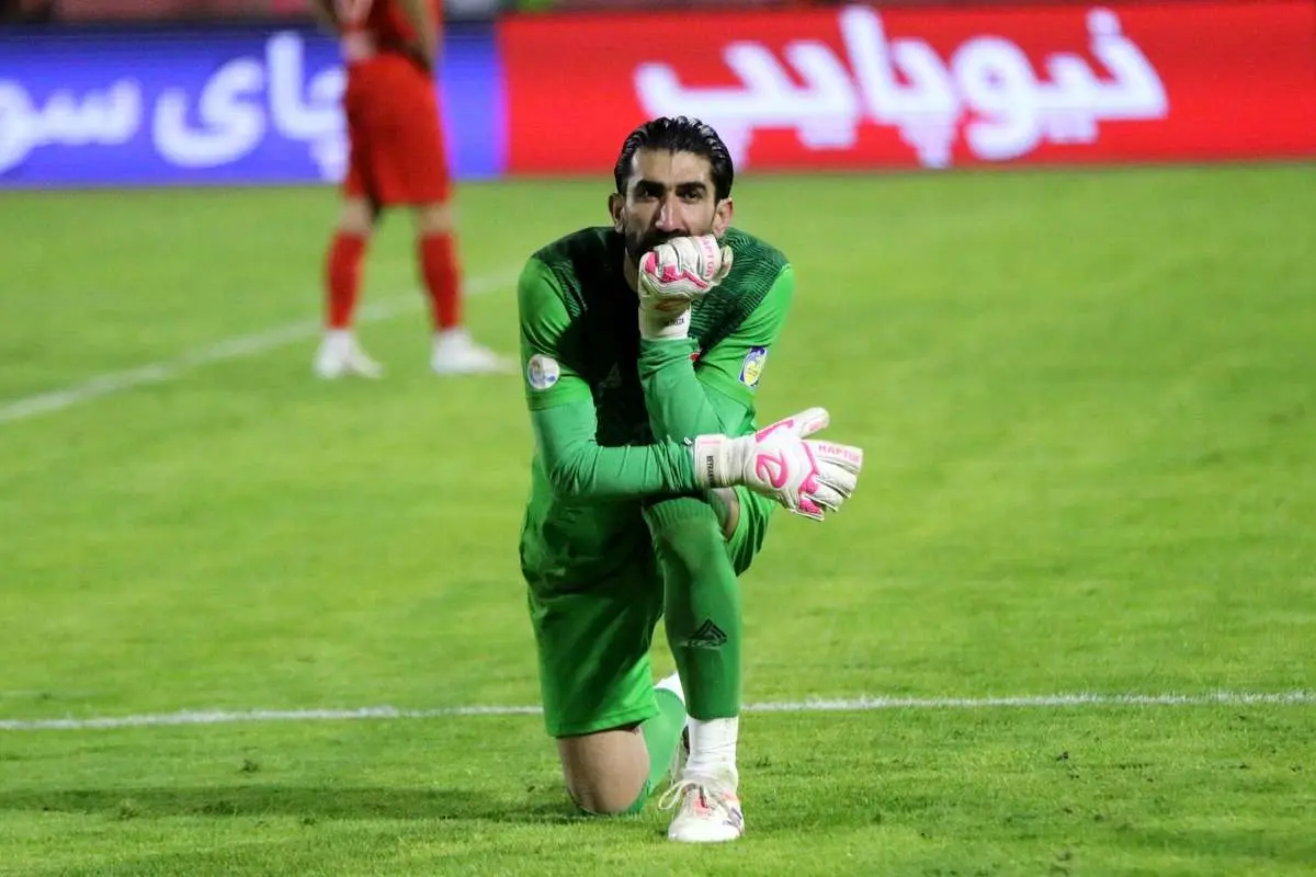 گلر ملی پوش پر حاشیه پرسپولیس را محکوم کرد