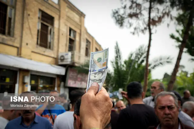 صرافی‌ها در حالت نیمه‌تعطیل است