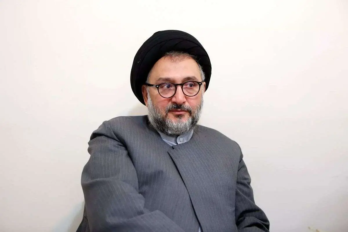 ابطحی: هماهنگ شدن با دنیا، ذلت نیست