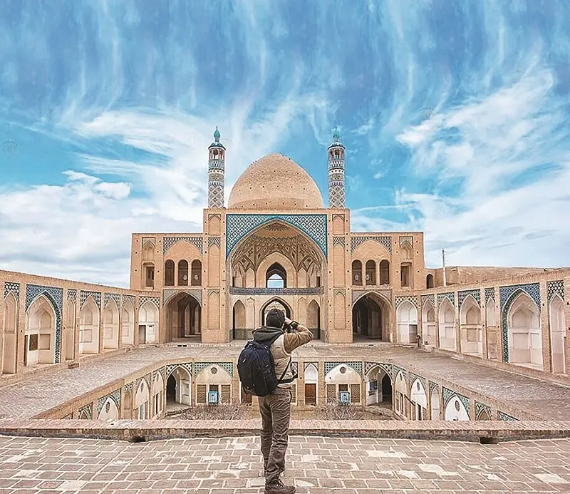 وقتی سیاست، چمدانِ گردشگران را بست