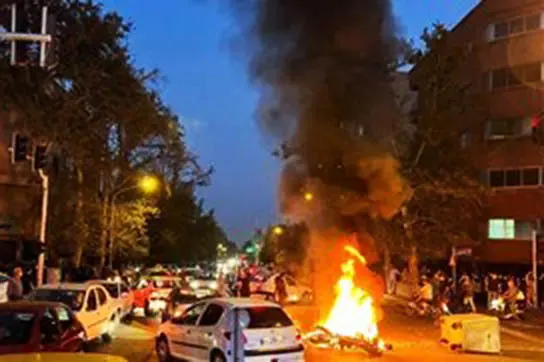 انتقاد شدید فرهیختگان از رفتار اخیر علی کریمی