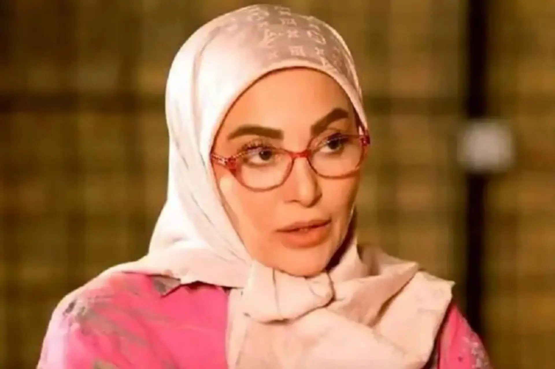 رجزخوانی ژیلا صادقی برای ترامپ به زبان انگلیسی