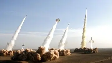 ببینید| ویدیویی فوق العاده جالب از درگیری سامانه پدافندی اسرائیل با موشک ایرانی