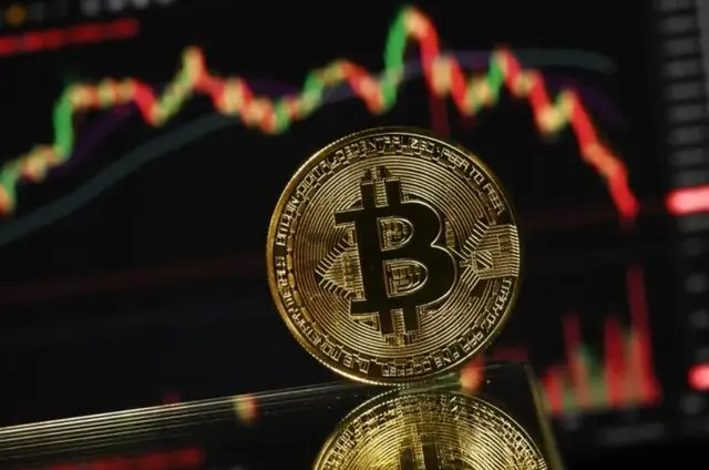 بیت‌کوین به کف قیمت دو هفته اخیر سقوط کرد