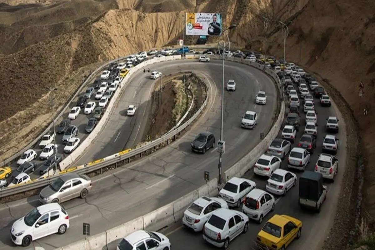 ترافیک سنگین در محورهای چالوس و هراز/ جاده‌های ۱۸ استان بارانی است