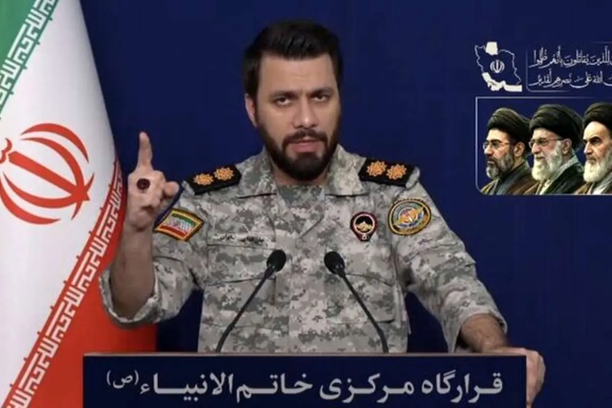 عکس سخنگوی قرارگاه خاتم در تظاهرات لندن