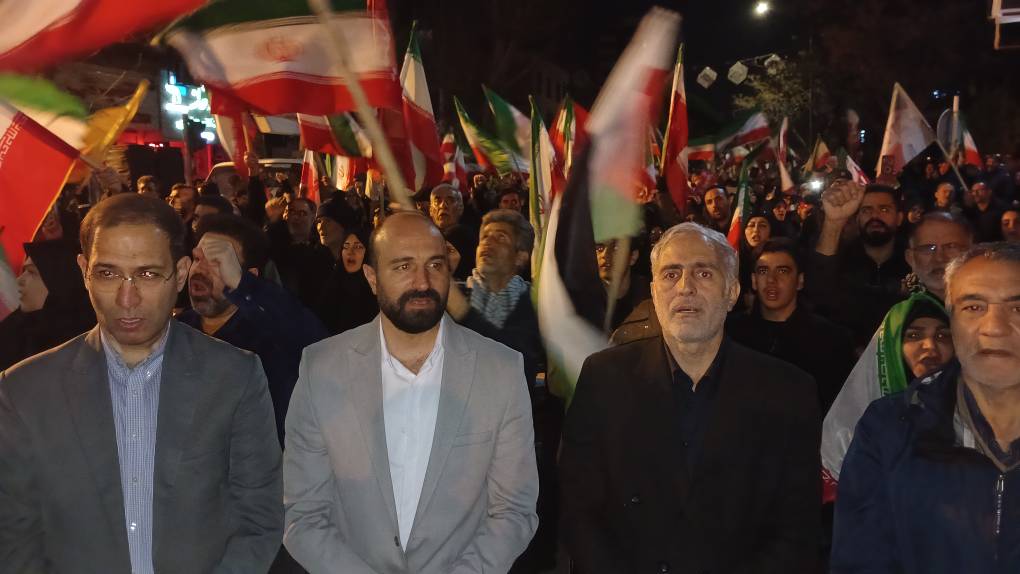 ببینید/ ویدئویی از وداع غم انگیز دانش آموزان با شهیده یکتا کریمی