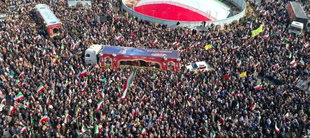 تصاویری از مراسم تشییع شهید تنگسیری در میدان انقلاب تهران