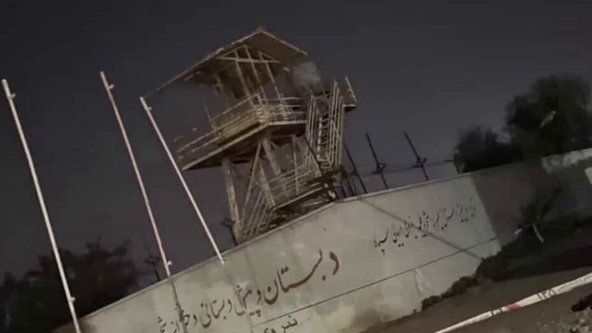 ویدیوی جنجالی از میناب/ روایت‌ها درباره "برجک نگهبانی" کنار مدرسه شجره طیبه