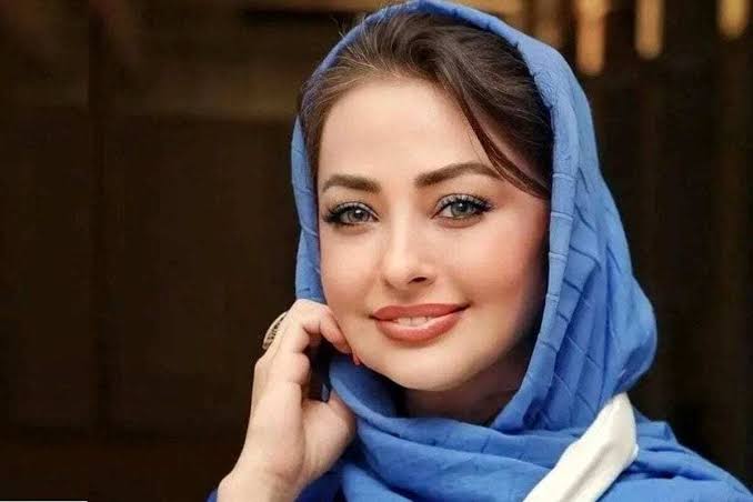 تصویری از دورهمی خانوادگی نفیسه روشن در یک رستوران شیک