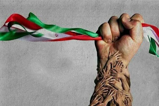 همبستگی رهبری، سران قوا و مردم؛ راه نجات کشور از بحران