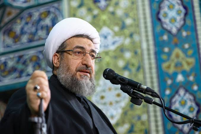 حرکت خبرساز امام جمعه تبریز در لحظه تشویق پزشکیان