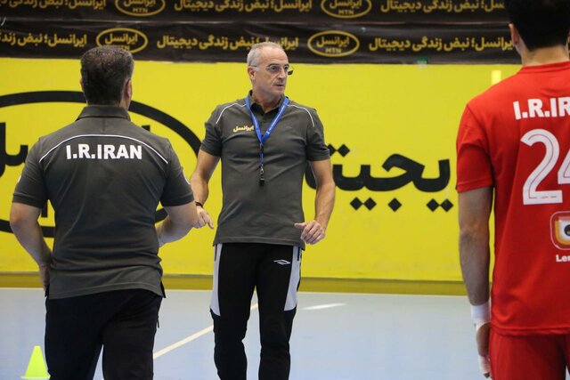 رافائل ماندنی است یا رفتنی؟