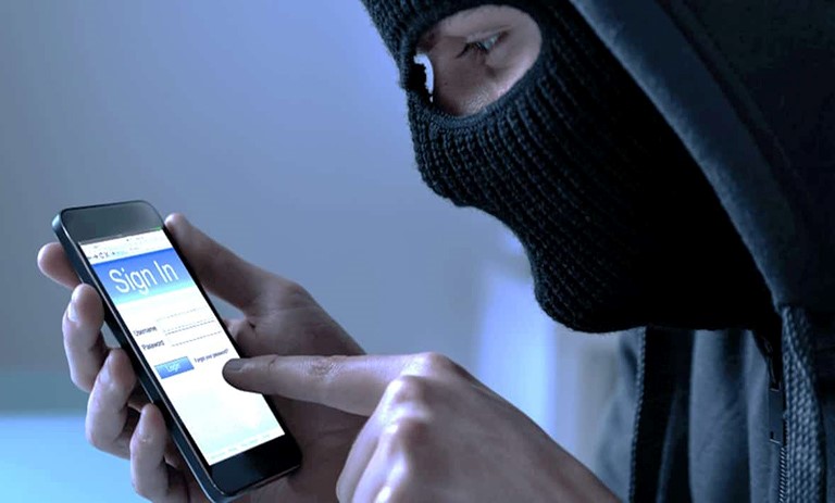 مهم‌ترین علت هک گوشی تلفن همراه