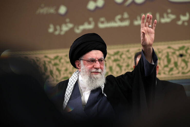 امام خامنه‌ای، رهبر و پیشوای مسلمانان جهان به شهادت رسیدند