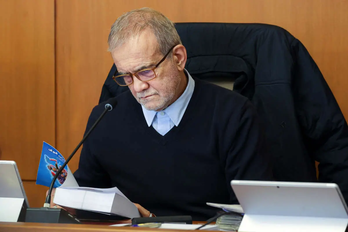 پزشکیان: نیروهای مسلح موظفند با هرگونه تحرک تجزیه طلبانه برخورد قاطع کنند