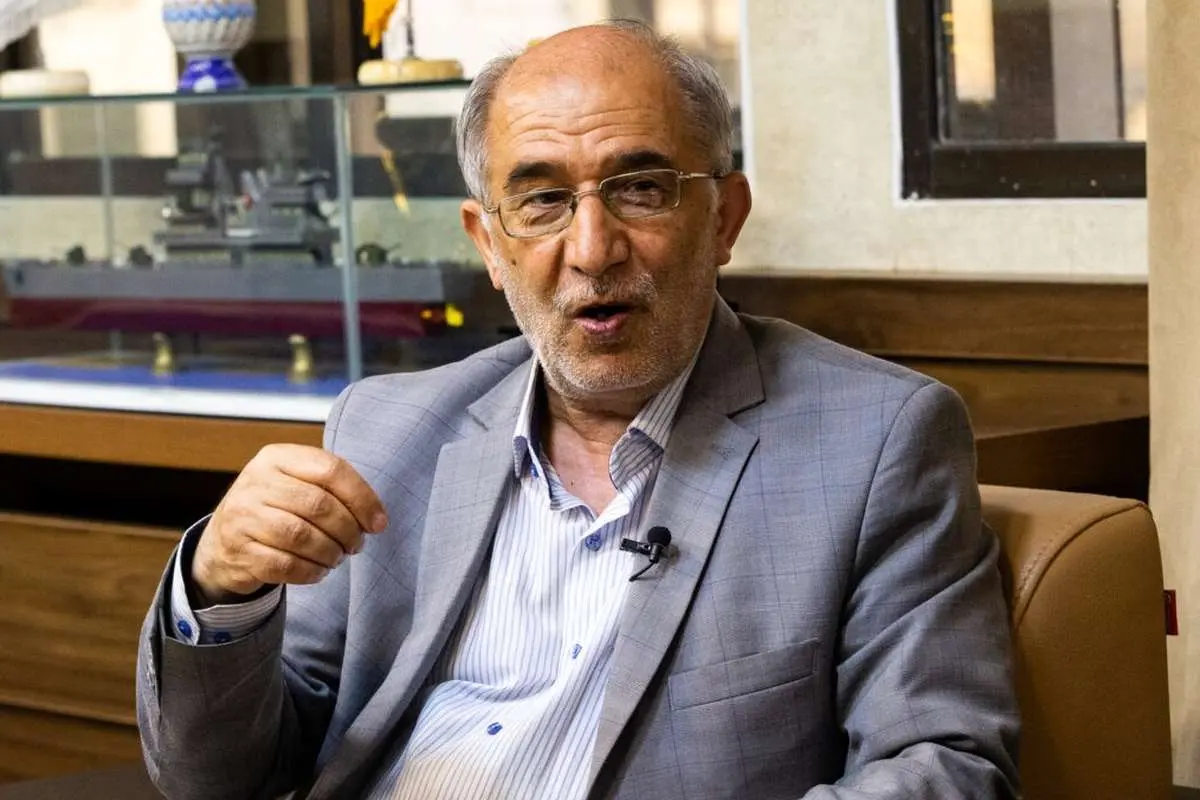 حسین علایی: ایران باید همچنان تنگه هرمز را بسته نگاه دارد