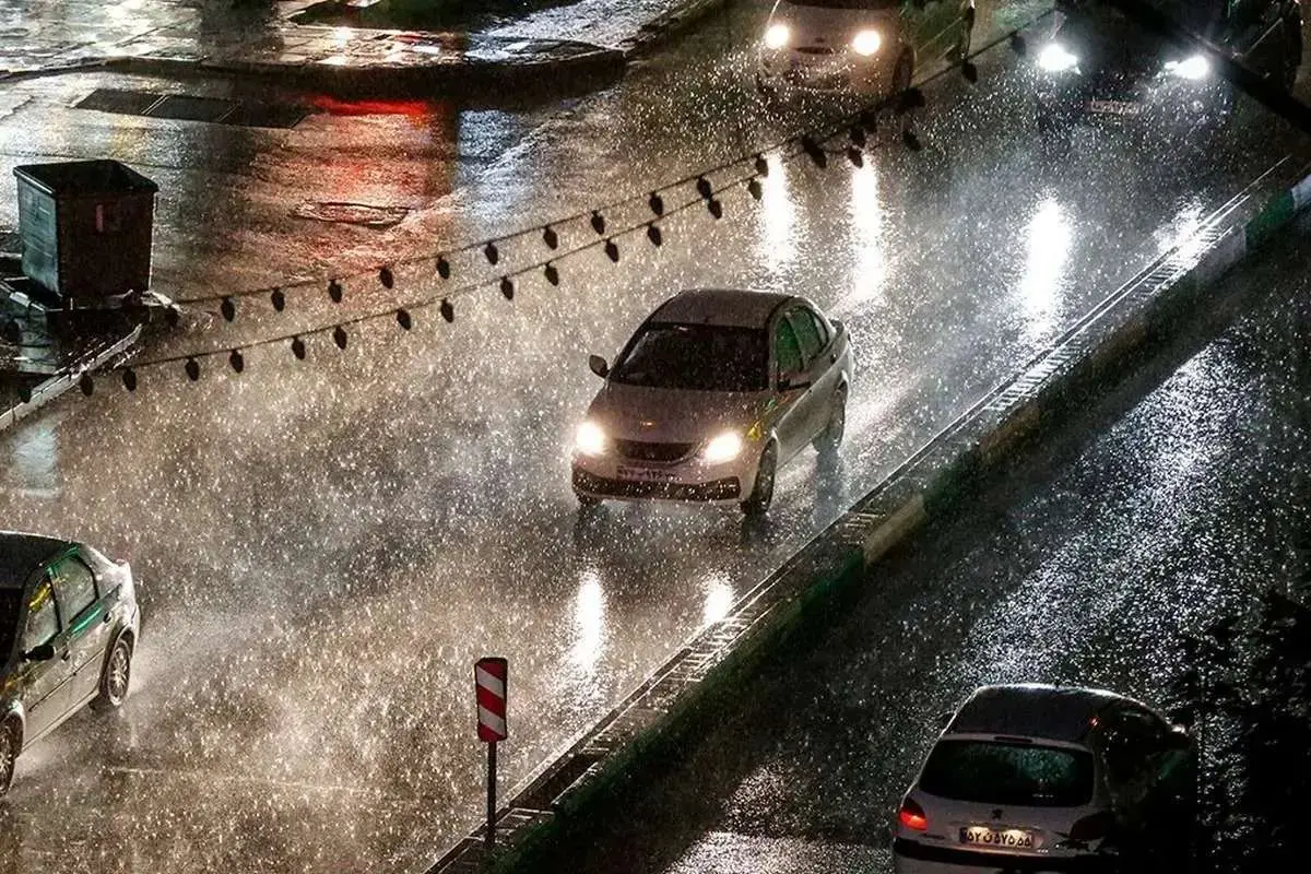 تشدید بارش باران در ۴ استان/ افزایش ارتفاع موج در آب‌های شمال و جنوب کشور