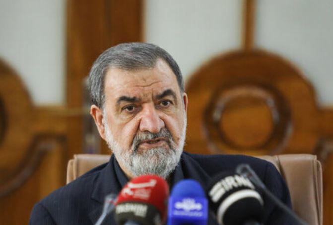 محسن رضایی: دست نیروهای مسلح همچنان روی ماشه است