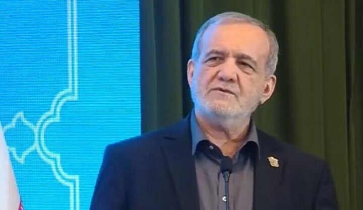 حضور پزشکیان در جمع سوگواران چهلم رهبر شهید