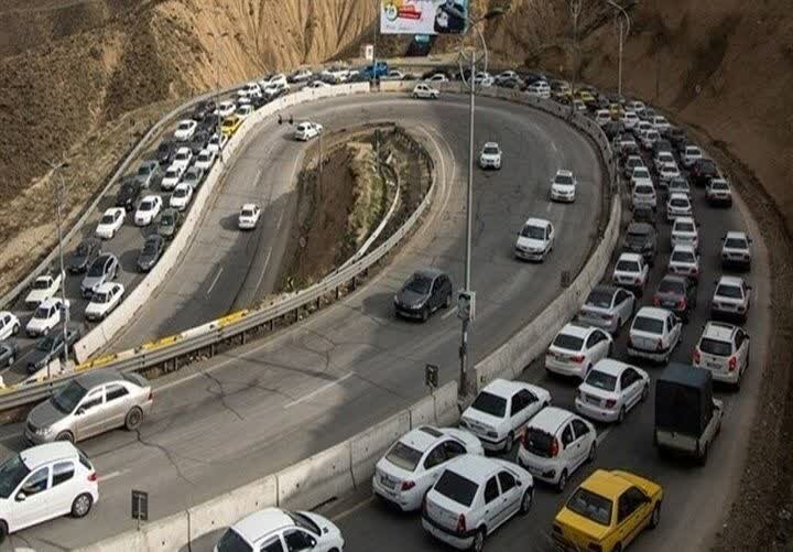 ترافیک سنگین در جاده چالوس و آزادراه تهران-شمال/ اعلام محورهای مسدود و مسیرهای جایگزین