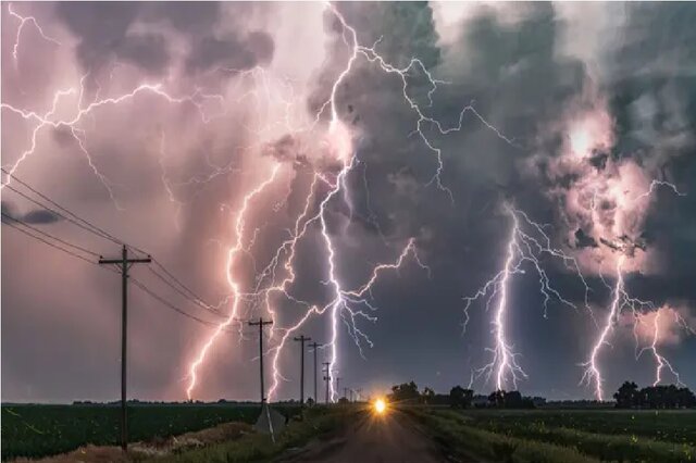 صاعقه در بنگلادش جان ۱۲ نفر را گرفت