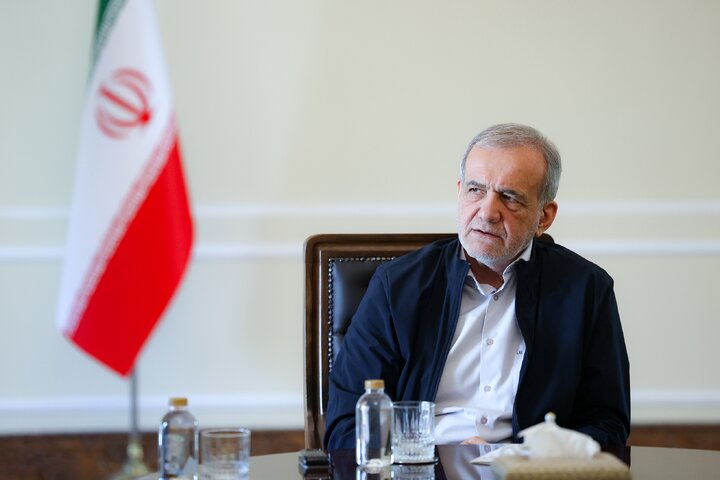 پزشکیان: باید از مسیر دیپلماتیک برای کاهش تنش‌ها استفاده کرد