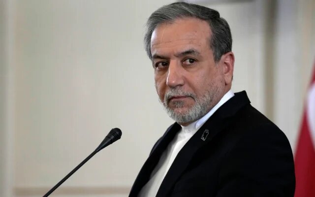 دیدار عراقچی با پادشاه عمان در مسقط