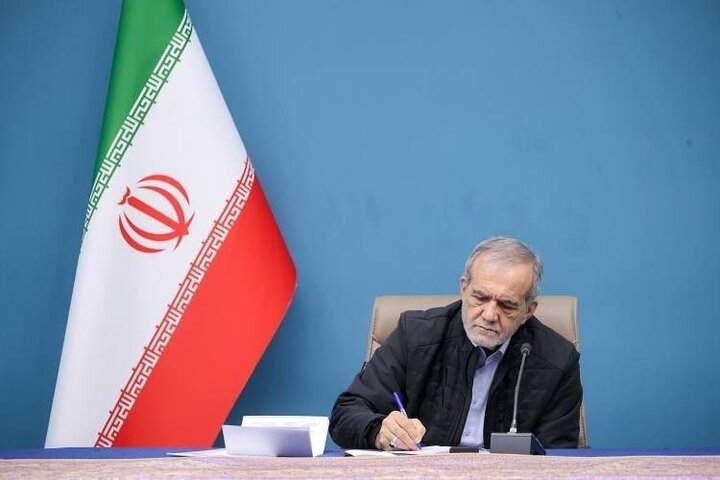 پزشکیان: عدالت آموزشی بدون توجه به وضعیت معیشتی معلمان محقق نمی‌شود