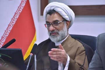 خسروپناه: اگر آمریکا در را ببندد، باید از پنجره وارد شویم