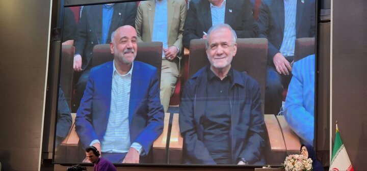 رئیس&zwnj;جمهور در گردهمایی &laquo;راویان ایران&raquo; حضور پیدا کرد